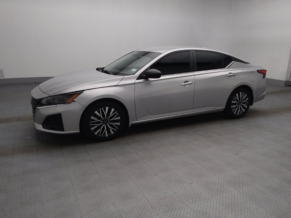 Used 2024 Nissan Altima 2.5 SV FWD image 2
