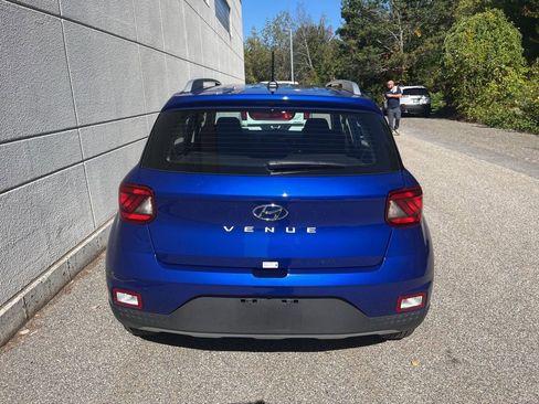 Used 2025 Hyundai Venue SEL image 8