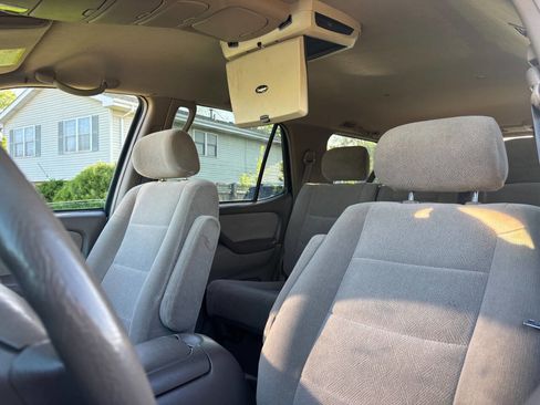 Used 2002 Toyota Sequoia SR5 AWD/4WD image 13