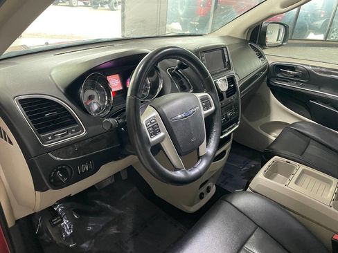Used 2015 Chrysler Town & Country Touring-L w/ Driver Convenience Group image 16