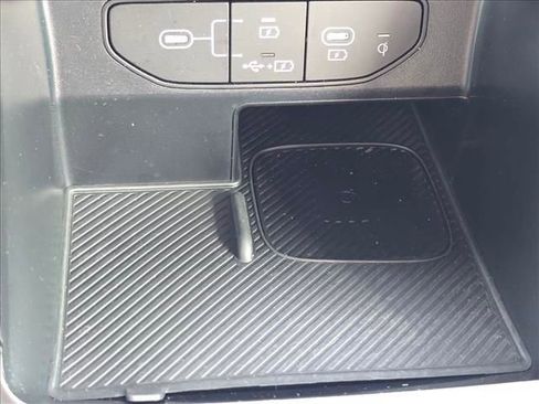 Certified 2025 Kia Sorento S w/ Panoramic Sunroof Package image 24