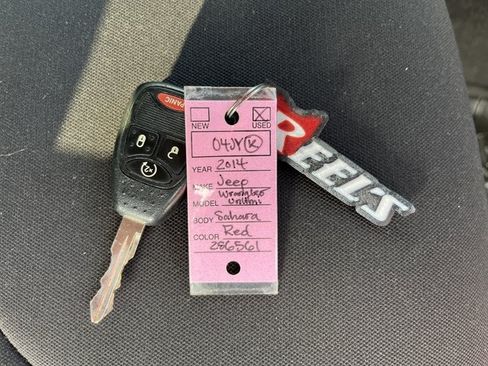 Used 2014 Jeep Wrangler Unlimited Sahara w/ Connectivity Group AWD/4WD image 37