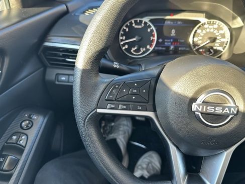 Used 2024 Nissan Altima 2.5 SV image 25