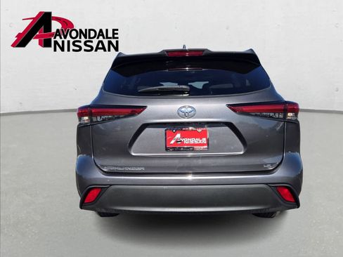 Used 2021 Toyota Highlander LE image 5