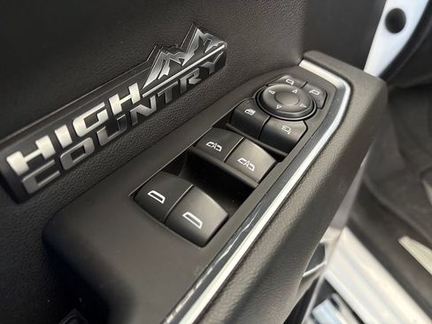 Used 2022 Chevrolet Silverado 1500 High Country AWD/4WD image 16