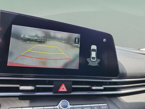 Certified 2021 Hyundai Elantra Limited FWD image 25