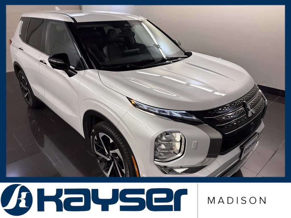 Used 2024 Mitsubishi Outlander SE AWD/4WD image 1