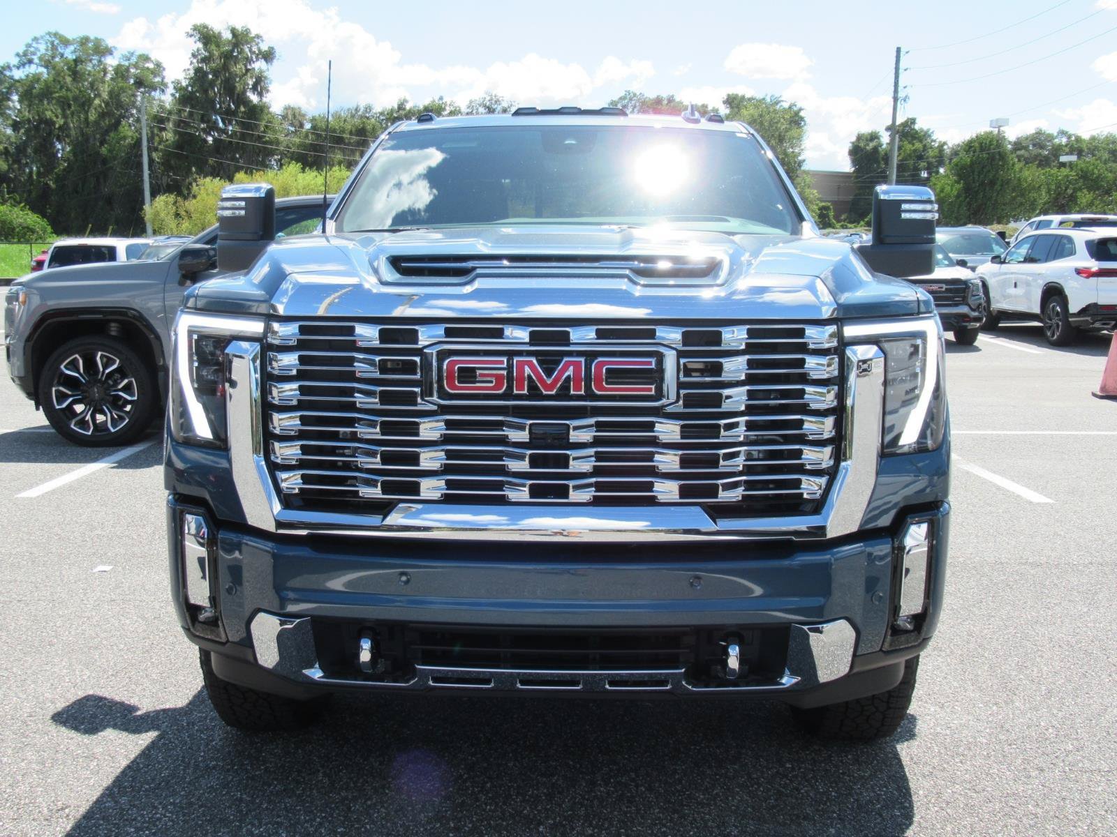 New 2026 GMC Sierra 2500 Denali w/ Denali Reserve Package AWD/4WD image 3