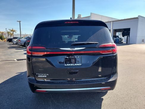 New 2026 Chrysler Pacifica Pinnacle image 7