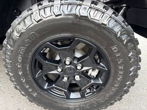Used 2023 Jeep Wrangler Unlimited w/ Cold Weather Group AWD/4WD image 8
