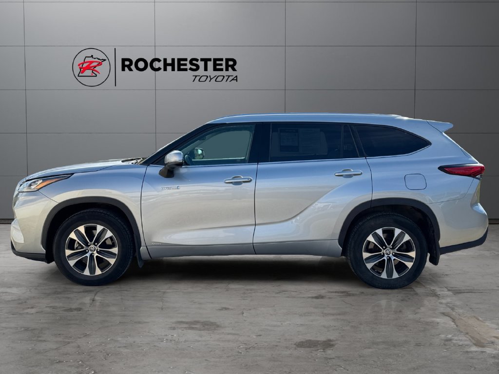 Used 2020 Toyota Highlander XLE AWD/4WD image 2