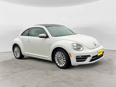 Used 2019 Volkswagen Beetle 2.0T SE image 6