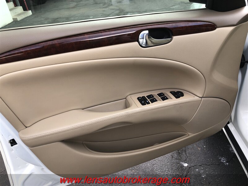 Used 2006 Buick Lucerne CXL w/ Driver Confidence Package FWD image 9