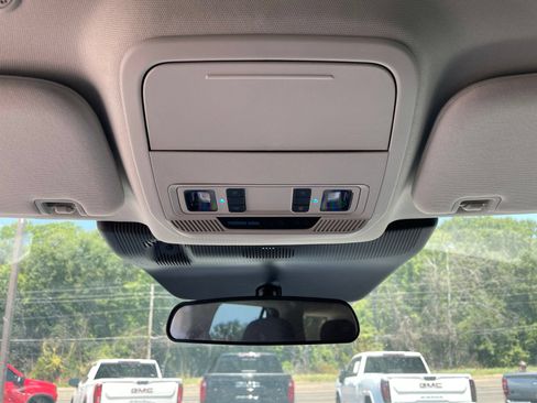 Used 2025 Ford Explorer Active RWD image 23