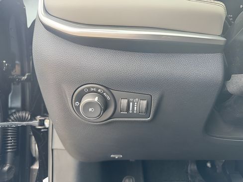 Used 2026 Jeep Compass Limited w/ Sun, Sound & Navigation Group AWD/4WD image 20