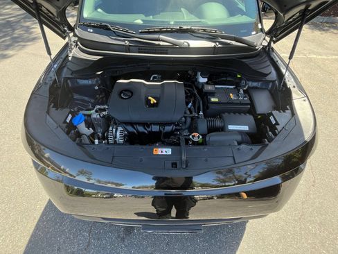 Used 2025 Kia Soul LX w/ LX Technology Package FWD image 25