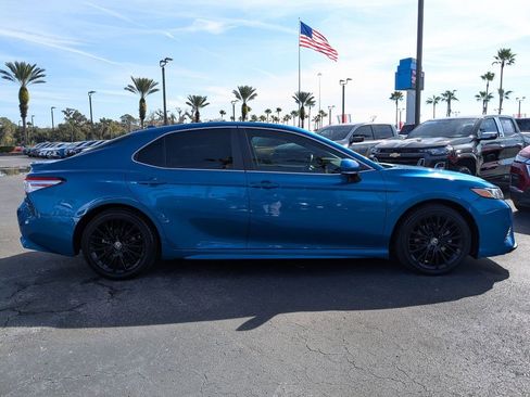 Used 2020 Toyota Camry SE image 3