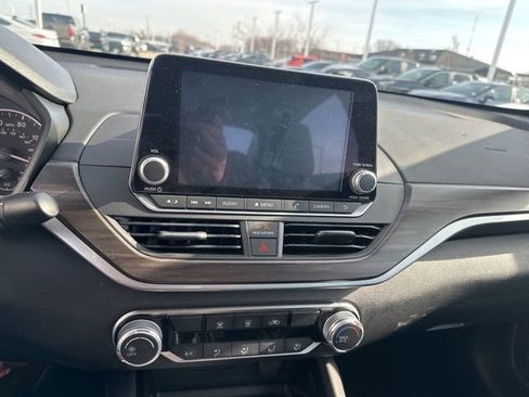 Used 2023 Nissan Altima 2.5 SV image 9