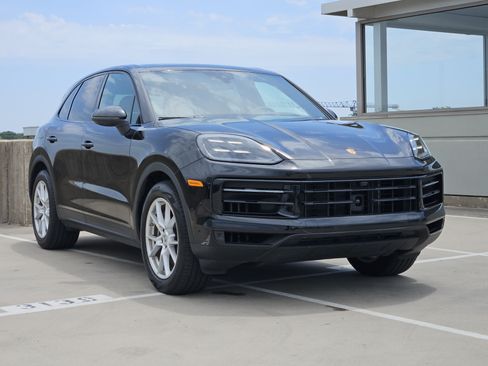 Certified 2026 Porsche Cayenne AWD/4WD image 10