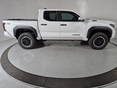New 2025 Toyota Tacoma TRD Off-Road image 9