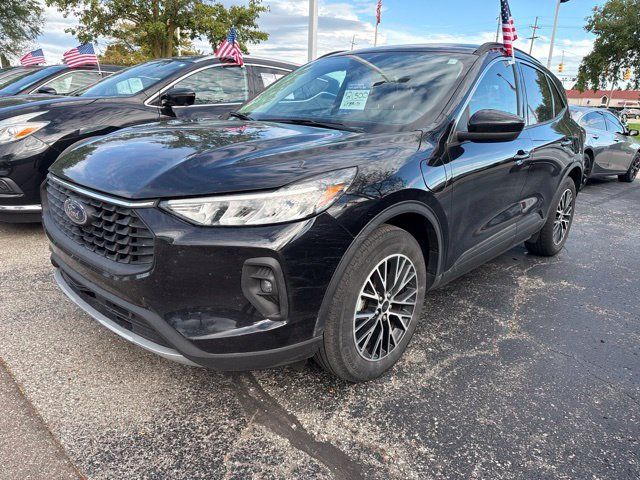 Used 2023 Ford Escape SE FWD image 2