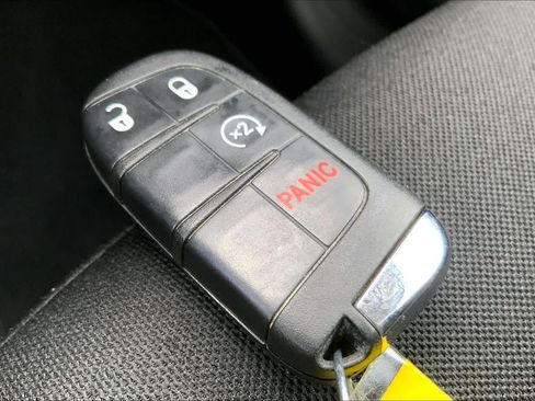 Used 2021 Jeep Renegade Latitude FWD image 15
