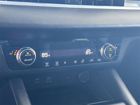 Used 2024 Mitsubishi Outlander SE image 26