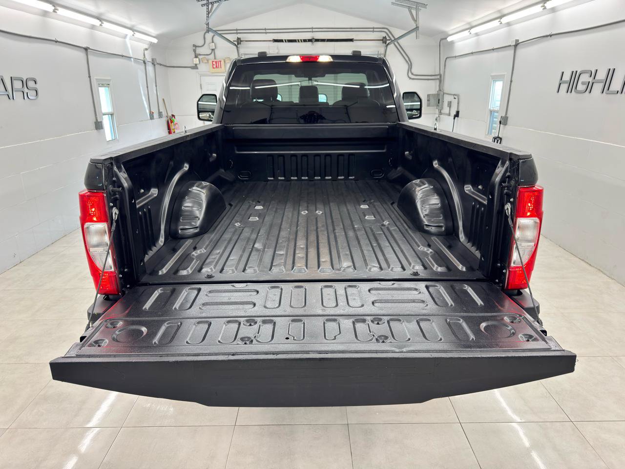 Used 2022 Ford F250 XL w/ Power Equipment Group AWD/4WD image 6