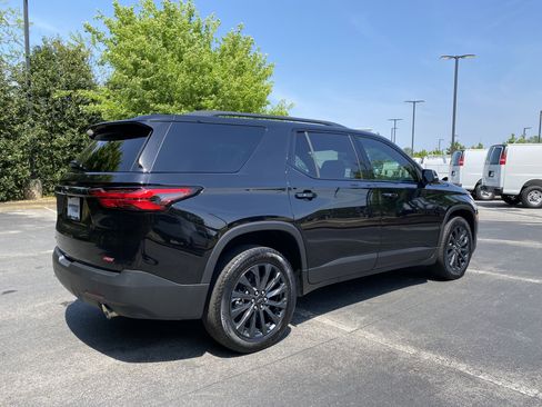 Used 2023 Chevrolet Traverse RS FWD image 9