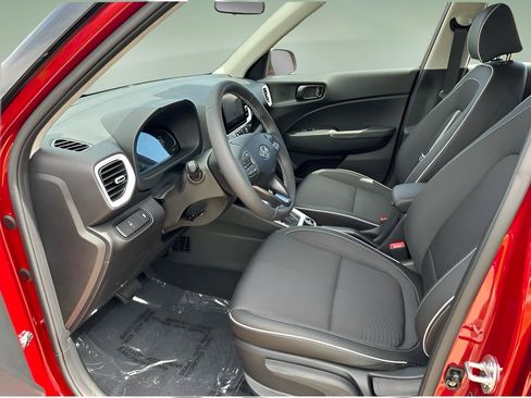Used 2024 Hyundai Venue Limited image 22