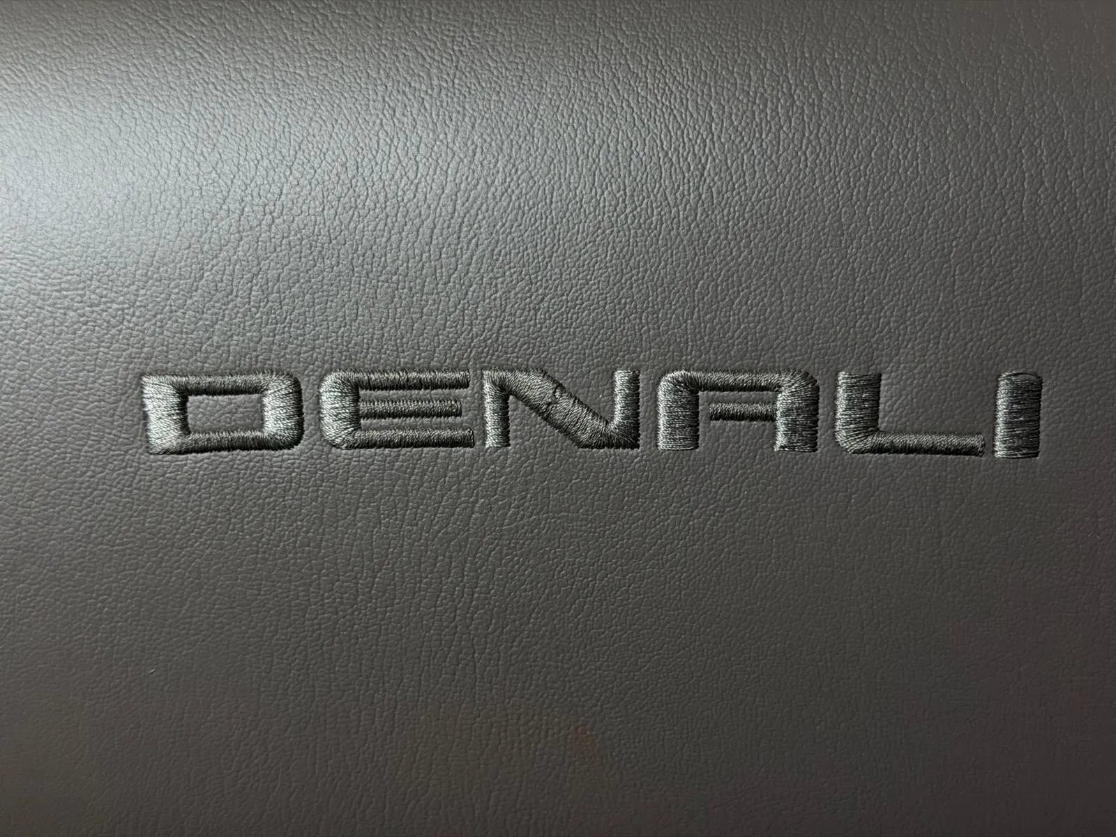 Used 2017 GMC Yukon Denali w/ Open Road Package RWD image 37