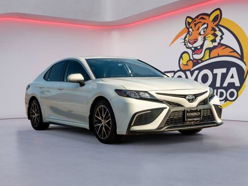 Used 2024 Toyota Camry SE FWD image 3