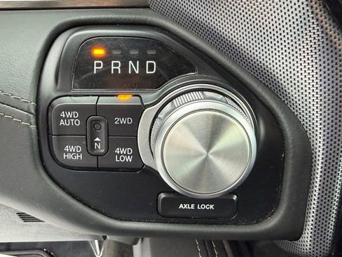 Used 2020 RAM 1500 Limited w/ Black Appearance Package AWD/4WD image 32