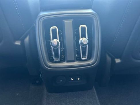 Certified 2025 Volvo XC40 B5 Plus AWD/4WD image 18