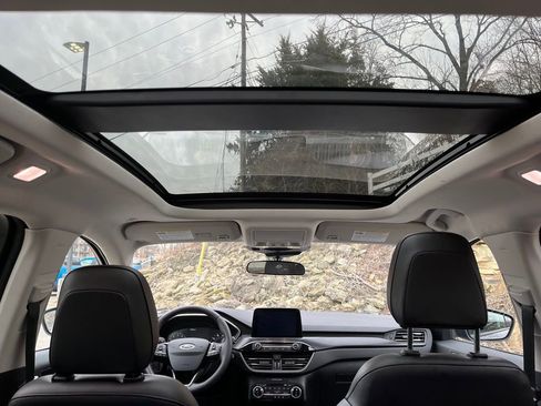 Certified 2022 Ford Escape SEL w/ SEL Stealth AWD Package image 10