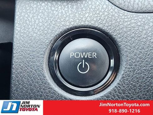 Used 2025 Toyota Camry SE image 23