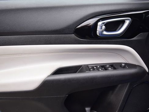 Used 2022 Jeep Compass Limited image 25