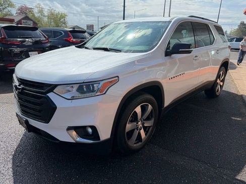 Used 2019 Chevrolet Traverse LT w/ LPO, Blackout Package AWD/4WD image 3