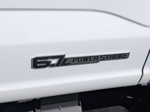 New 2025 Ford F550 4x4 Crew Cab image 8