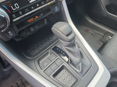 Certified 2021 Toyota RAV4 XLE w/ Convenience Package FWD image 24