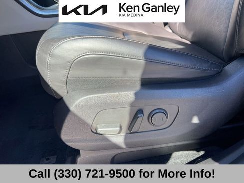 Certified 2024 Kia Carnival LX image 29