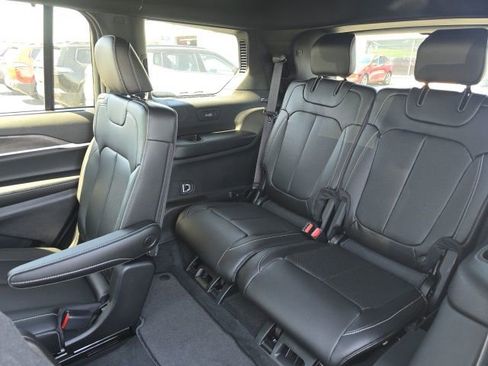New 2025 Jeep Grand Cherokee L Limited w/ Luxury Tech Group II AWD/4WD image 24