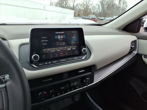 Certified 2025 Nissan Rogue SV image 29