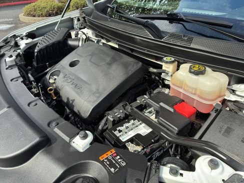 Used 2021 Chevrolet Traverse Premier w/ Redline Edition FWD image 17