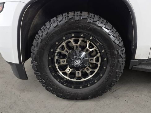 Used 2018 Chevrolet Tahoe LT AWD/4WD image 9