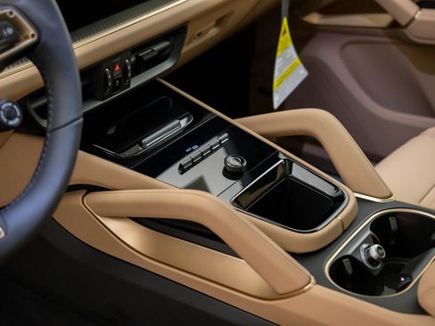 New 2026 Porsche Cayenne S image 11