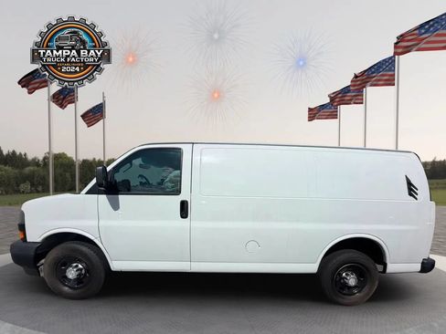 Used 2019 Chevrolet Express 2500 w/ Driver Convenience Package RWD image 3