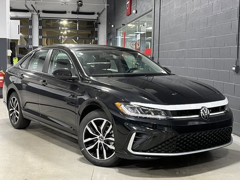 New 2025 Volkswagen Jetta SE image 2