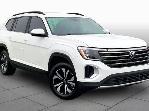 Used 2024 Volkswagen Atlas SE FWD image 3