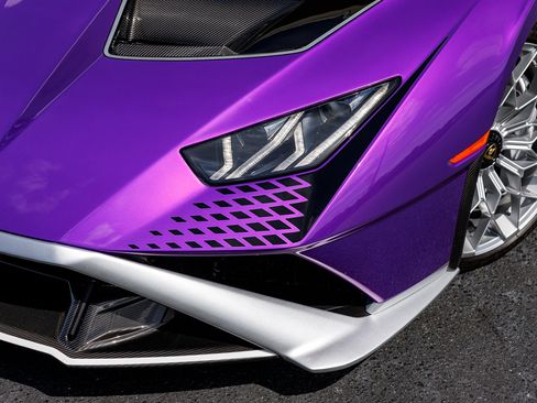 Used 2023 Lamborghini Huracan STO image 2